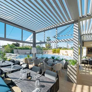 4* מלון Radisson Airport